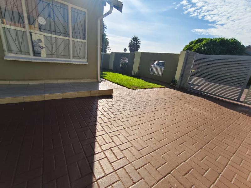 3 Bedroom Property for Sale in Geelhoutpark North West